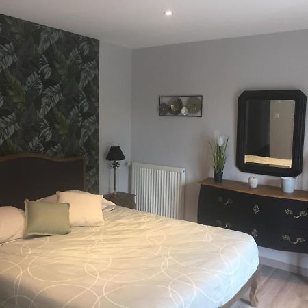 Bed and Breakfast Cote Jardin Des Charmilles Quettehou Экстерьер фото