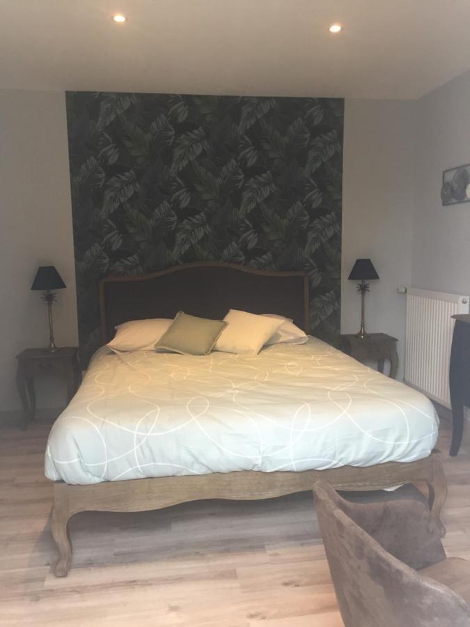 Bed and Breakfast Cote Jardin Des Charmilles Quettehou Экстерьер фото