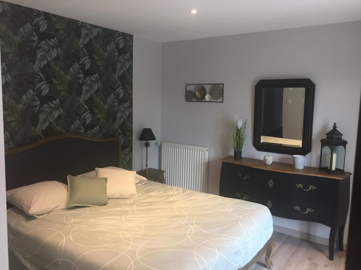 Bed and Breakfast Cote Jardin Des Charmilles Quettehou Экстерьер фото