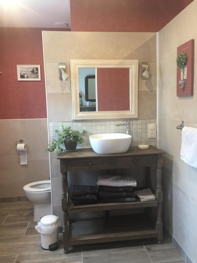 Bed and Breakfast Cote Jardin Des Charmilles Quettehou Экстерьер фото